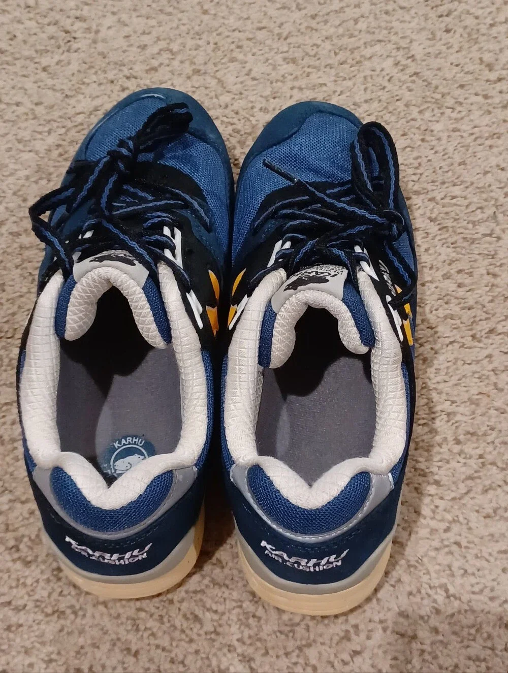 Karhu Synchron Classic sneakers in the Blue Wing Yellow Colorway Womens Size 6.5